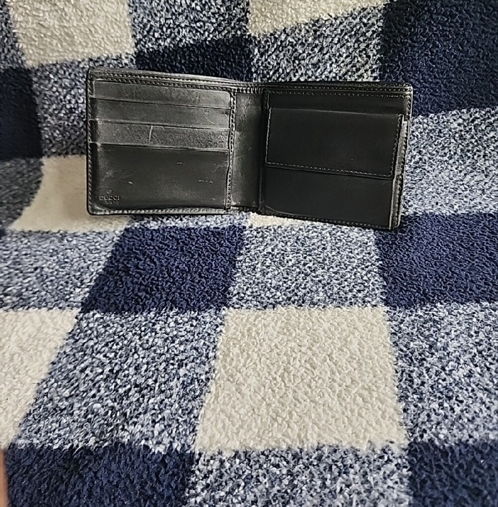 Gucci Black Leather Bi-fold with Silver Logo - Picture 3 of 7